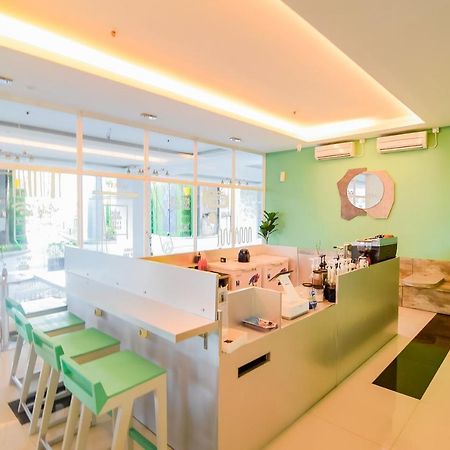 Collection O 15 Taman Melati Merr Surabaya Exterior foto